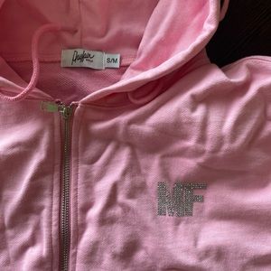 Mayfair Group Boundaries Are Hot Set